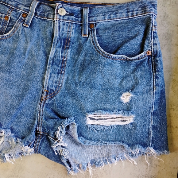 Levi's 501 Distressed Denim Shorts Women's 31 Waist Blue Festival High Rise - Picture 3 of 13